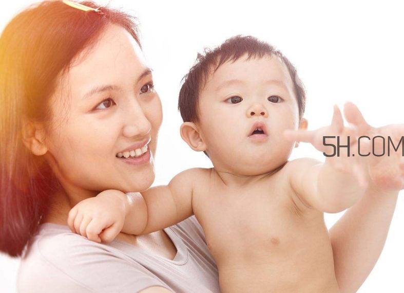 母乳和奶粉哪個好？媽媽開心最重要