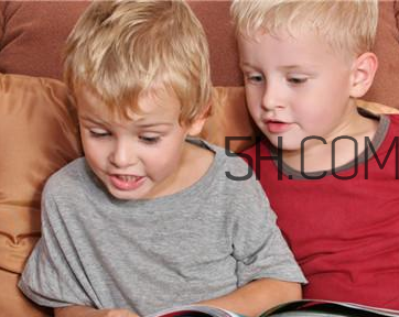 幼兒嘴巴長(zhǎng)泡疹怎么辦才好？小兒腦癱與發(fā)育遲緩一樣嗎？
