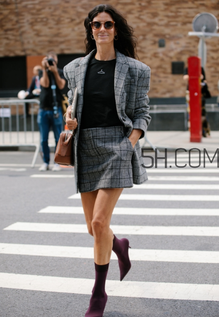 格子西裝里面怎么搭配？格子西裝內(nèi)搭穿什么？