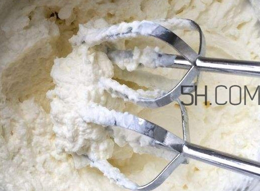 如何用牛奶自制淡奶油？淡奶油開封后能保存多久
