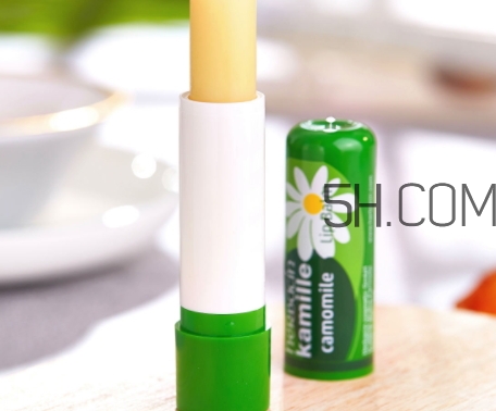 herbacin賀本清小甘菊唇膏怎么樣？小甘菊唇膏使用心得