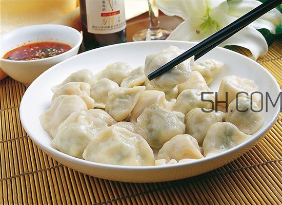 餃子和面用熱水還是冷水？餃子和面要醒多長時間？