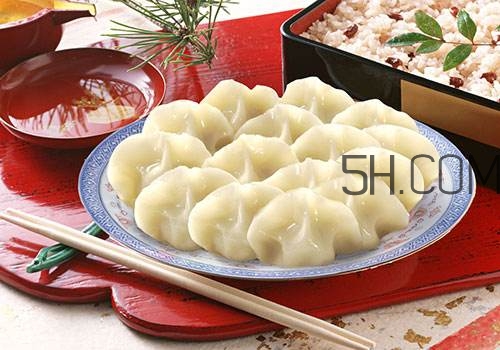 餃子和面用熱水還是冷水？餃子和面要醒多長時間？
