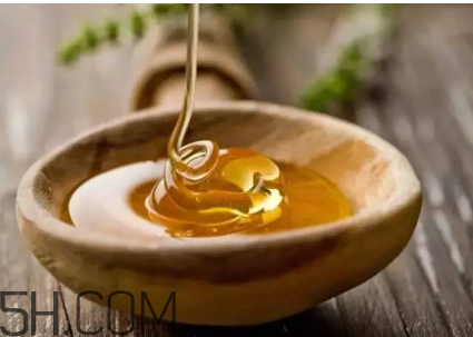秋天喝蜂蜜有什么好處？秋天吃什么對(duì)身體好？