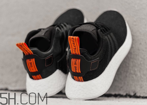 adidas nmd r2 future harvest萬(wàn)圣節(jié)配色實(shí)物什么樣？