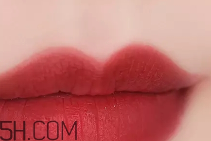 姨媽色口紅適合什么膚色？姨媽色口紅顯白嗎
