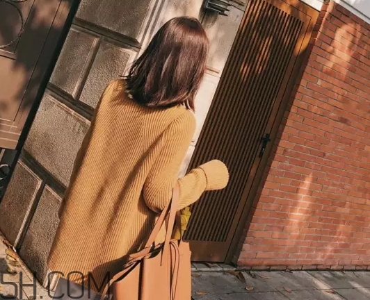 焦糖色毛衣配什么顏色好看？焦糖色毛衣搭配圖片