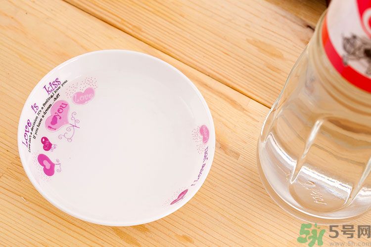 白醋和鹽水混在一起洗臉有什么好處？白醋和鹽洗臉好嗎？