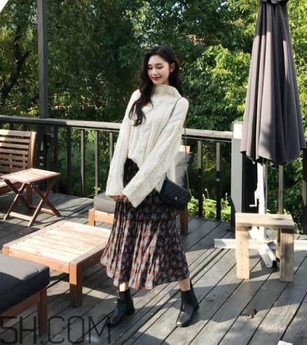 白色毛衣搭配什么裙子？白色毛衣搭配裙子圖片