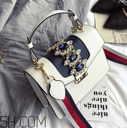 白色包包被衣服染色了怎么辦？白色包包染色怎么去除？
