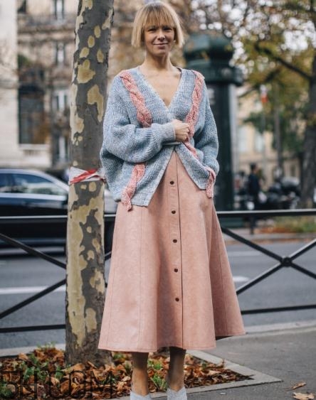 短發(fā)適合穿什么衣服？短發(fā)穿什么衣服好看？