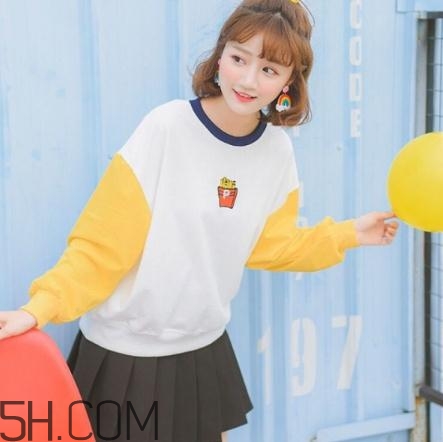 衛(wèi)衣搭配裙子好看嗎？衛(wèi)衣和裙子怎么搭配？