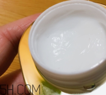 百雀羚肌初賦活系列怎么樣？百雀羚肌初賦活系列適合年齡