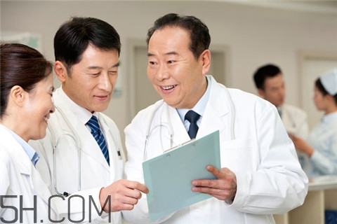 甲亢跟心臟有關系嗎？甲亢跟嗓子啞有關系嗎？