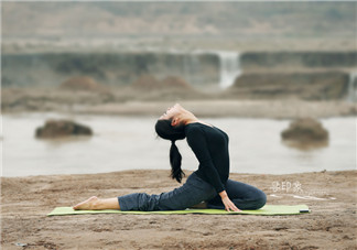 什么瑜伽豐胸效果好？睡前瑜伽動(dòng)作解析