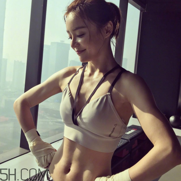 肚子上有肉可以練馬甲線嗎？女生怎么練馬甲線？