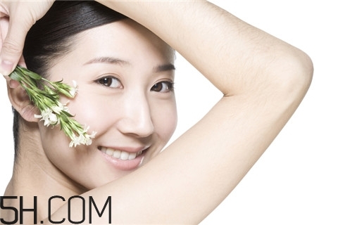 粉刺能用紅霉素軟膏嗎？粉刺擦蘆薈膠可以嗎？