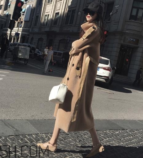 羊剪絨和羽絨服哪個(gè)好？羊剪絨大衣和羽絨服哪個(gè)保暖？