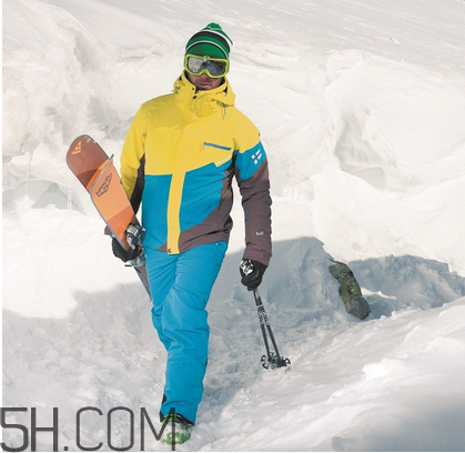 滑雪服什么牌子好？滑雪服和沖鋒衣哪個(gè)好？