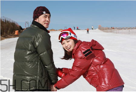 滑雪穿什么衣服比較好？滑雪鞋怎么穿？
