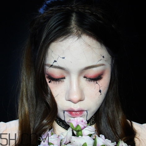 破碎娃娃妝怎么化？萬圣節(jié)破碎娃娃妝畫法教程