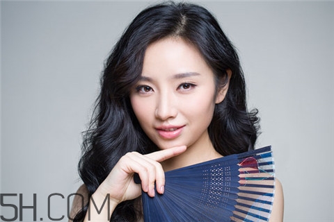 粉刺應(yīng)該擦什么藥膏？粉刺應(yīng)該用什么護(hù)膚品？