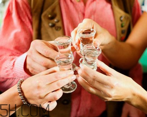 身上有傷口能喝酒嗎？喝酒會影響傷口愈合嗎？