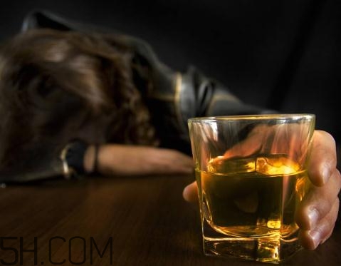 喝酒能延長射精時間嗎？喝酒可以延長性生活嗎？