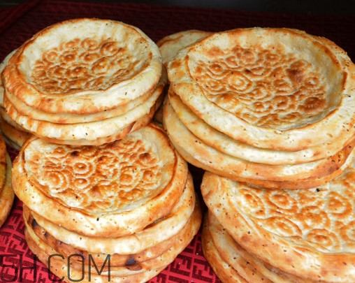 新疆的馕冷了后怎么吃？新疆大餅馕一個(gè)多少錢(qián)