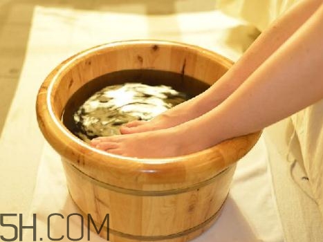 關節(jié)炎能泡溫泉嗎？關節(jié)炎能用熱水泡嗎？