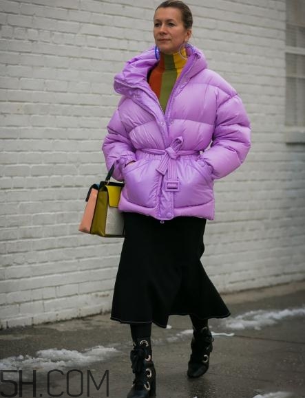 羽絨服搭配什么裙子好看？羽絨服搭配裙子圖片