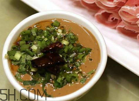 涮羊肉調(diào)料怎么調(diào)好吃？涮羊肉的麻醬怎么調(diào)？