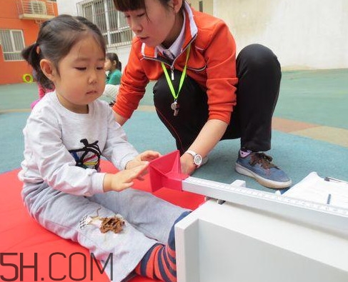坐位體前屈滿分多少？坐位體前屈摸不到腳怎么辦