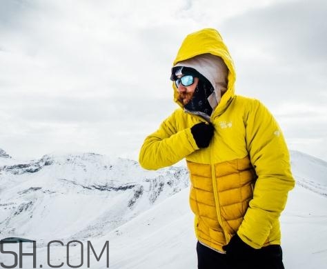 羽絨服和皮草哪個(gè)暖和？皮草暖和還是羽絨服暖和？