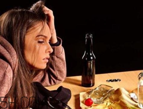 酒精肝是什么引起的？酒精肝是喝酒喝的嗎？