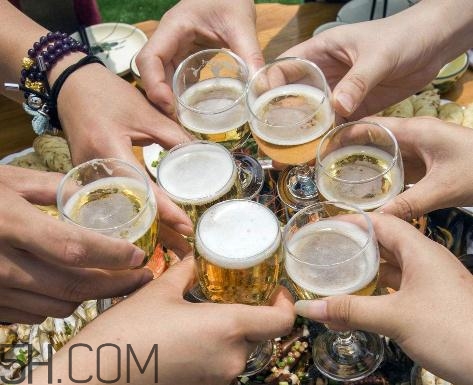 酒精肝是什么引起的？酒精肝是喝酒喝的嗎？