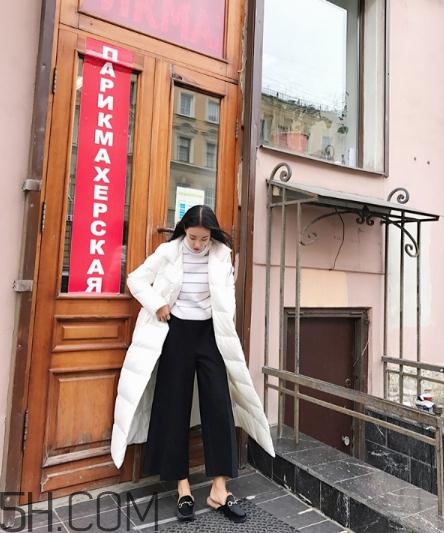 白色羽絨服配什么鞋子？白色羽絨服搭配鞋子圖片