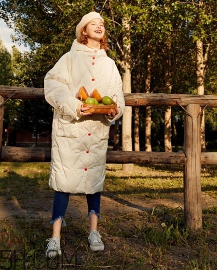 白色羽絨服配什么鞋子？白色羽絨服搭配鞋子圖片