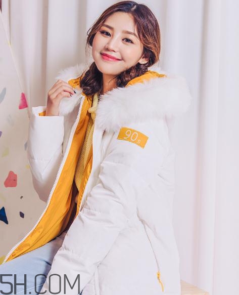 白色羽絨服發(fā)黃怎么洗白？白色羽絨服染色怎么能去掉？