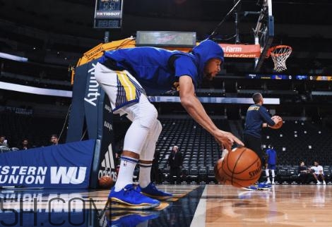 under armour curry 4 low勇士隊藍(lán)金配色會發(fā)售嗎？