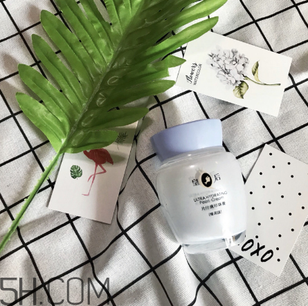 片仔癀珍珠霜和珍珠膏有什么區(qū)別？片仔癀珍珠膏測(cè)評(píng)