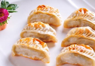 煎餃是先煮熟還是蒸熟？煎餃和鍋貼有什么區(qū)別