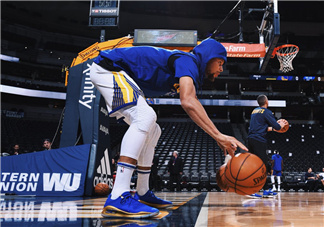 under armour curry 4 low勇士隊藍金配色會發(fā)售嗎？