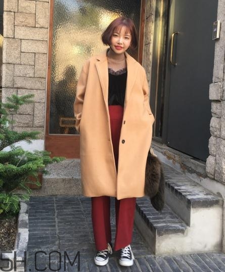 駝色內(nèi)搭配什么外套？駝色內(nèi)搭怎么搭配外套？