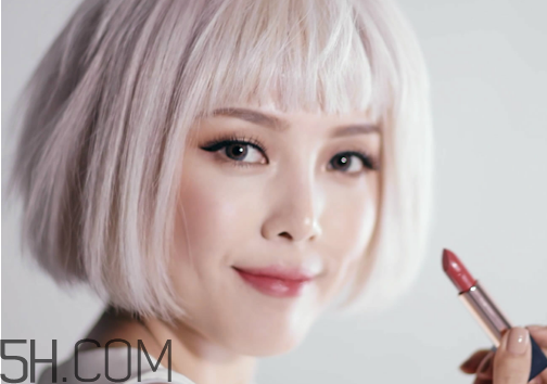 女生怎樣學(xué)會(huì)快速化妝？新手化妝需要的基本用品