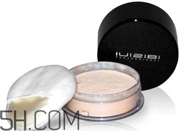 女生怎樣學(xué)會(huì)快速化妝？新手化妝需要的基本用品