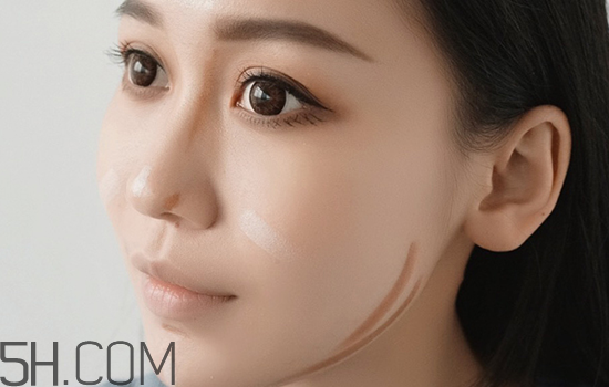 秋冬適合什么妝容？怎樣涂口紅好看？