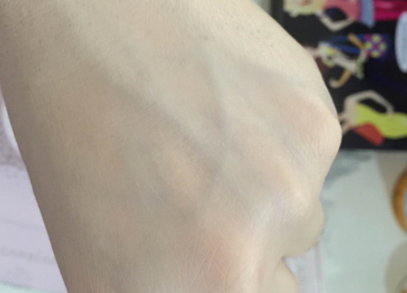 卡姿蘭氣墊cc和瑪麗黛佳哪個(gè)好？對(duì)比
