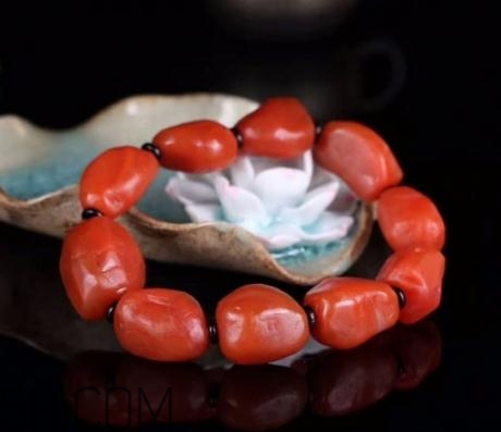南紅瑪瑙會(huì)越戴越紅嗎？南紅瑪瑙會(huì)越戴越亮嗎？