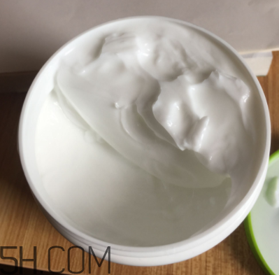 絲塔芙致潤(rùn)保濕霜怎么樣？絲塔芙致潤(rùn)保濕霜好用嗎？